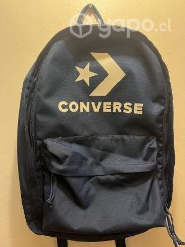 Mochila y zapatillas nuevas