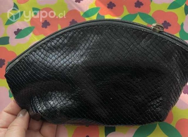 Cosmetiquero de cuero negro