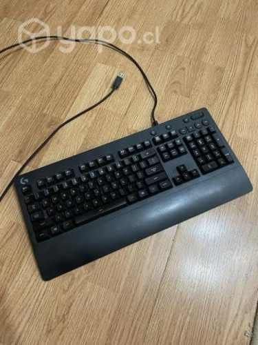 Teclado Logitech G213