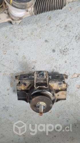 Soporte de motor mahindra kuv 100