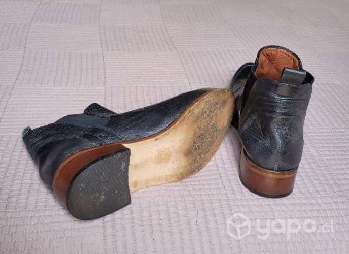 Botín de cuero negro