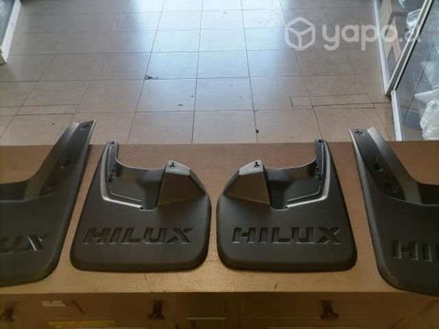 Aletas 4 unidades Toyota hilux revo