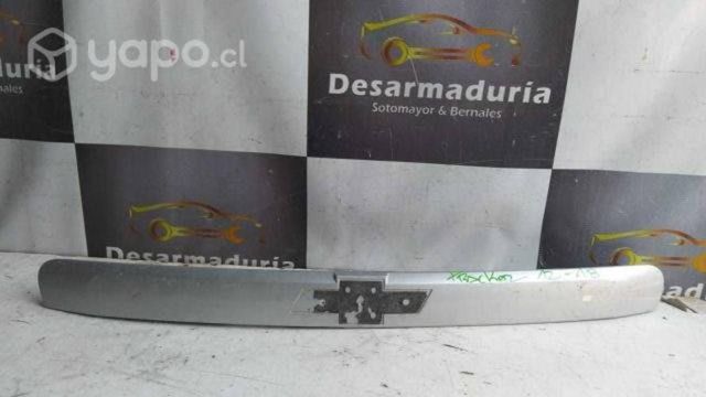 Moldura portalon tracker 2012 a 2018. 2.1