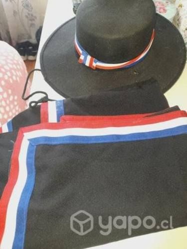 Sombrero y capa de huaso