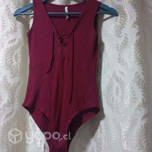 Body rojo oscuro talla S usado