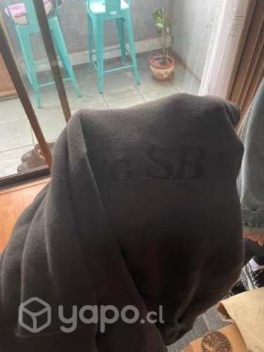 Ropa de muchas marcas