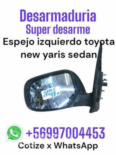 Espejo izquierdo Toyota New Yaris Sedán