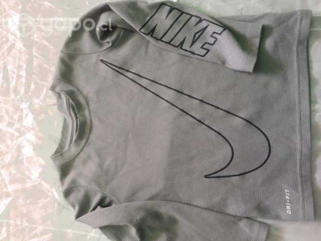 Ropa usada en excelente estado.