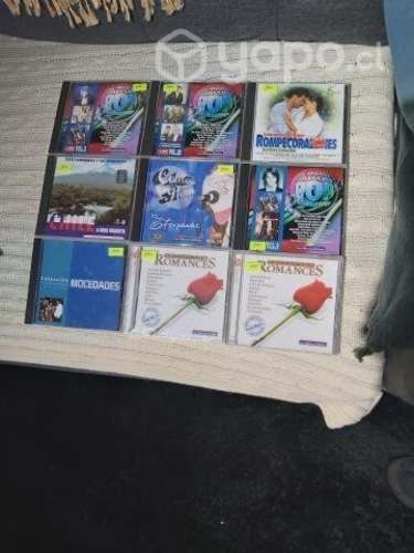 Caja con discos compactos originales