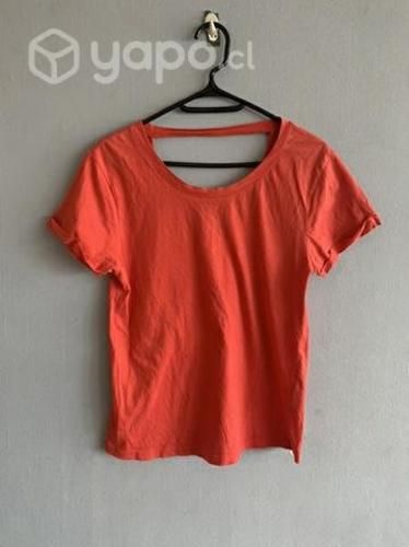 Polera, un básico en talla S.