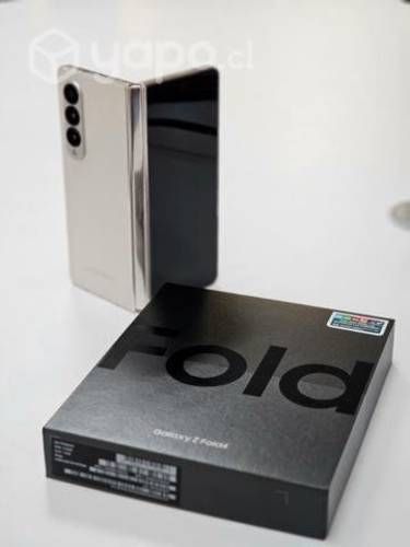 Galaxy Z Fold4 5G con caja abierta y 1 semana uso