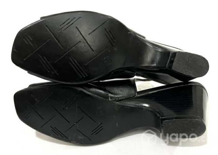 Chala de Cuero Marca Carrano N*36 Negro