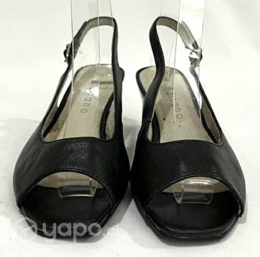 Chala de Cuero Marca Carrano N*36 Negro