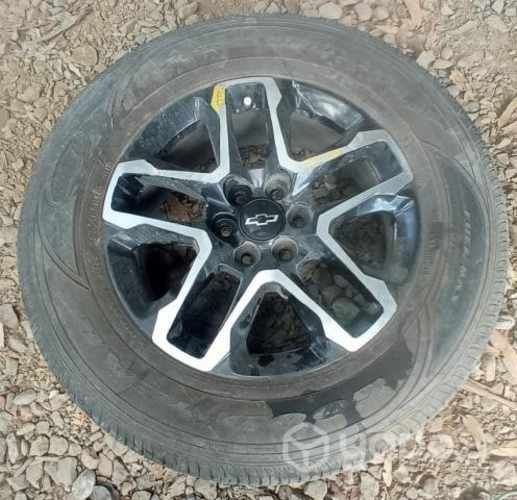 Llanta Aluminio Detalle Con Neumático Chevrolet