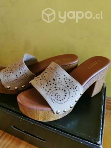 Sandalias nuevas sin uso