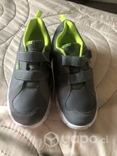 Zapatillas C74 nuevas 38
