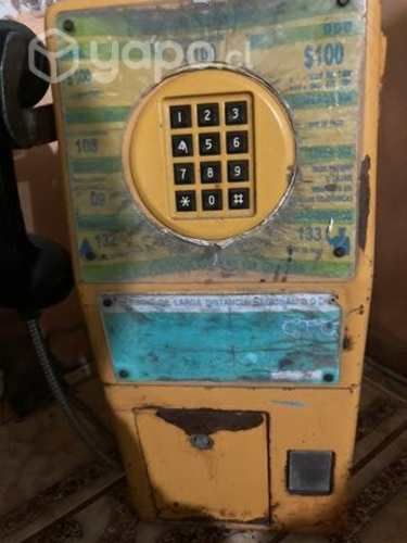 Teléfono público antiguo