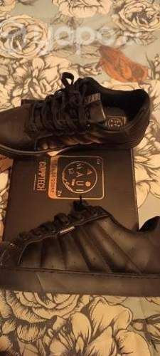 Calzado juvenil talla 40