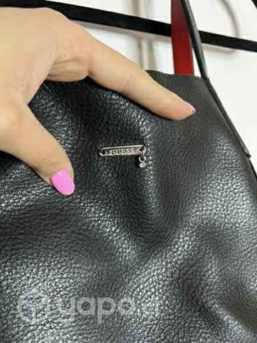 Hermoso bolso Guess, modelo exclusivo