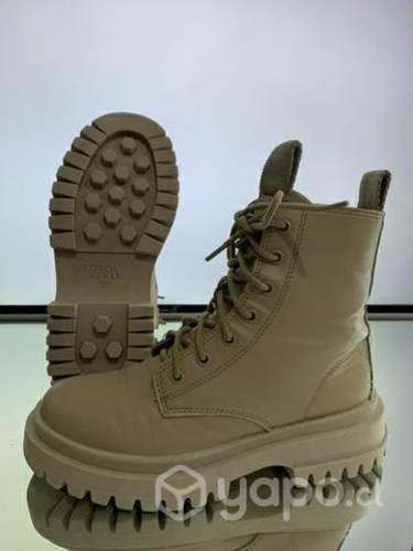 Botas marca ZARA talla 33