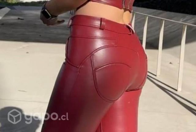 Pantalón Cuerina Efecto Push Up