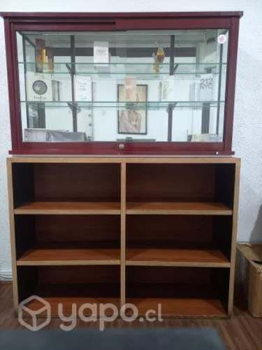 2 Muebles con vitrina