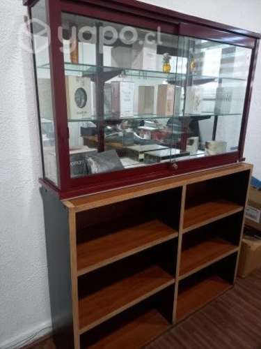 2 Muebles con vitrina