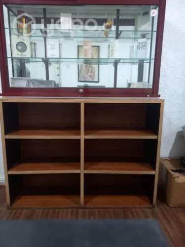 2 Muebles con vitrina