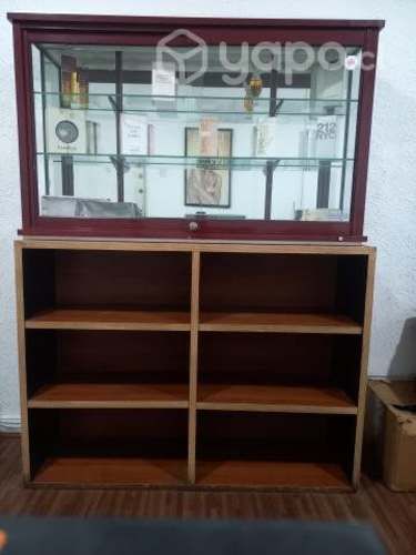 2 Muebles con vitrina