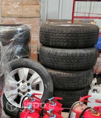 5 Neumáticos + llanta Toyota Original 265/65R17