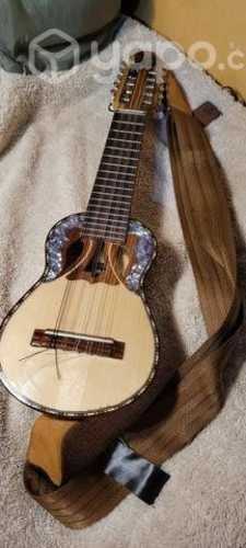 Charango, quena, celular samsung A31