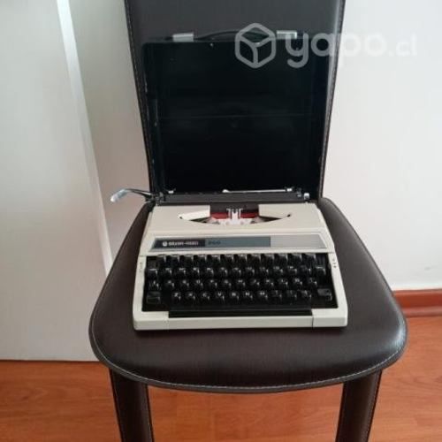 Máquina de escribir SILVER REED 200