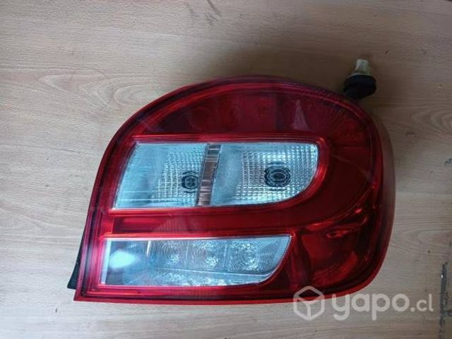 Farol trasero derecho Suzuki Baleno con detalle