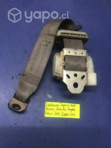 Cinturon de seguridad tras der Toyota Hilux 2012