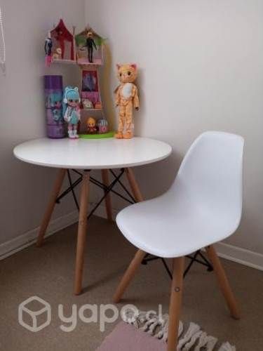 Mesa más silla niños. Impecable