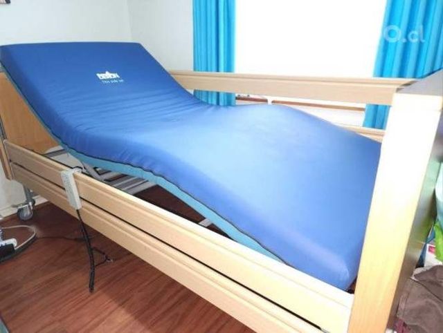 Catre clìnico elèctrico, control remoto