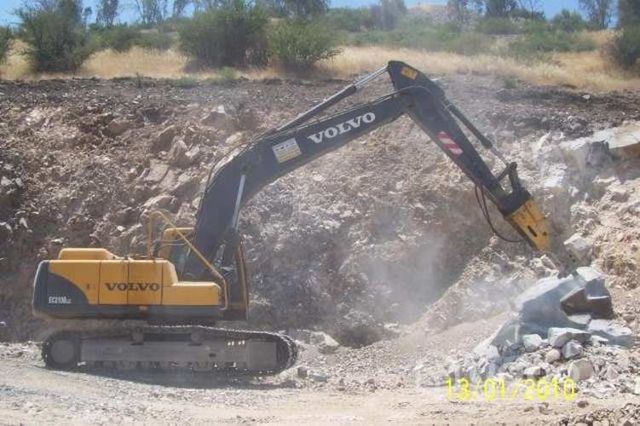 Demoliciones, arriendo de Excavadoras con martillo