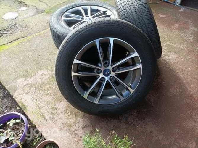 Llantas con neumáticos de Ford territory