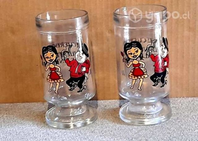 Copas de vidrio con dibujos animados