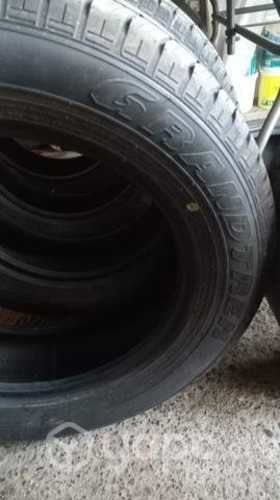 Neumáticos prácticamente nuevos