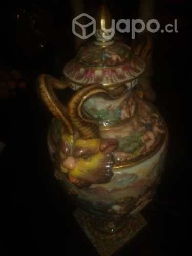 Jarrón capodimonte italiano sátiros querubines