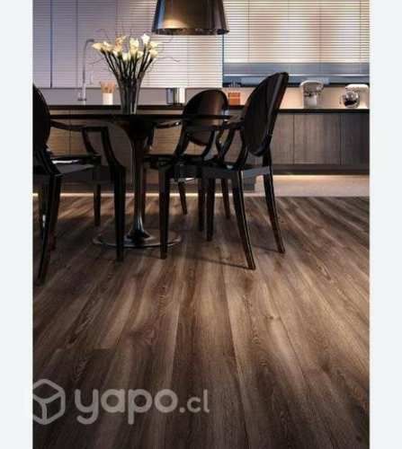 Se instala piso flotante y laminado