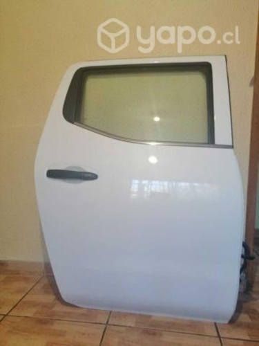 Puerta trasera izq/der nissan np300 y navara 2019