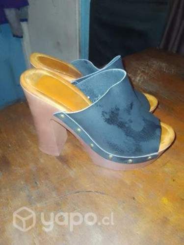 Chalitas y botín de mujer son tres pares