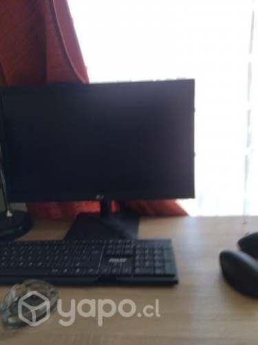 pc de escritorio con poco uso