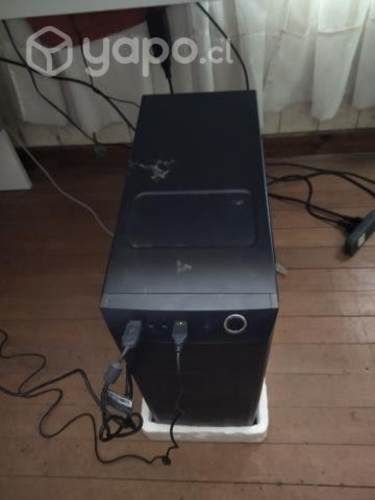 pc de escritorio con poco uso