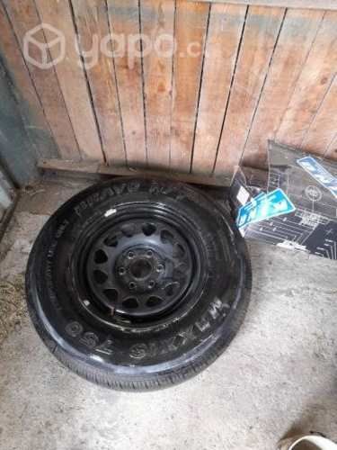 Llantas con neumáticos y amortiguadores