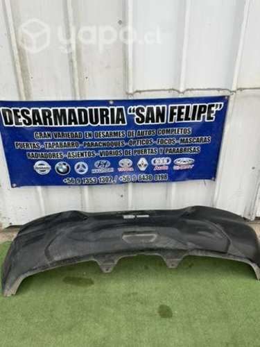 Parachoque trasero tracker 2022