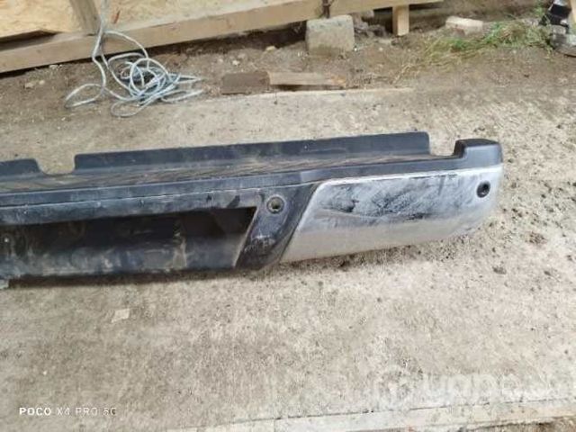 Parachoques trasero original Nissan NP300