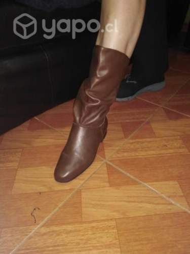 Bota cuero café 38